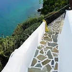 Villa Aiora -infinity Pool On The Cliff -private Loutra Oraias Elenis