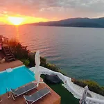 Villa Aiora -infinity Pool On The Cliff -private
