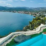 Villa Aiora -infinity Pool On The Cliff -private Loutra Oraias Elenis