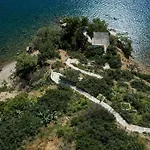 Aiora -infinity Pool On The Cliff -private Villa *