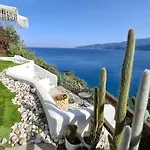 Aiora -infinity Pool On The Cliff -private Villa