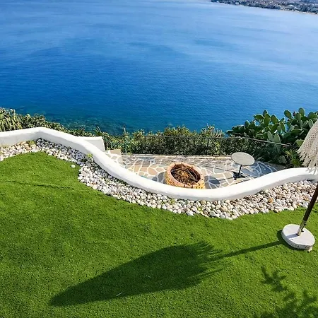 Aiora -infinity Pool On The Cliff -private Villa Loutra Oraias Elenis