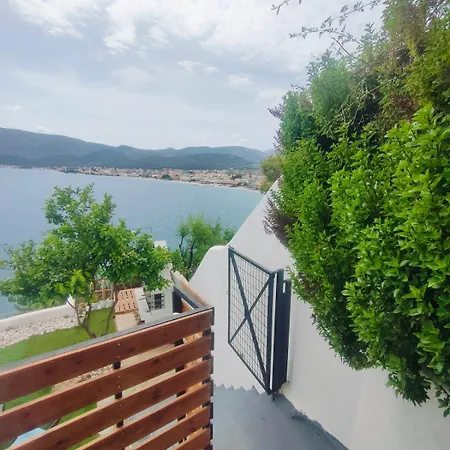 Aiora -infinity Pool On The Cliff -private