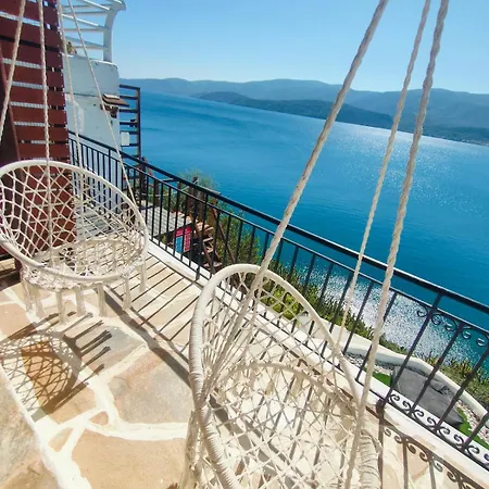 Villa Aiora -infinity Pool On The Cliff -private Loutra Oraias Elenis