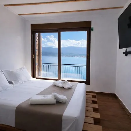 Aiora -infinity Pool On The Cliff -private