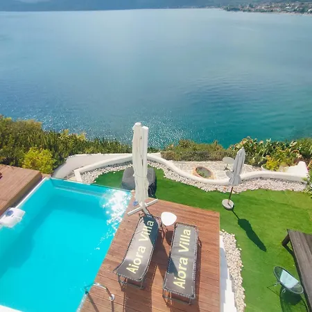 Aiora -infinity Pool On The Cliff -private Villa