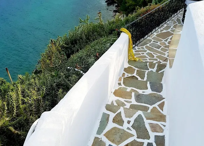 Villa Aiora -infinity Pool On The Cliff -private Loutra Oraias Elenis