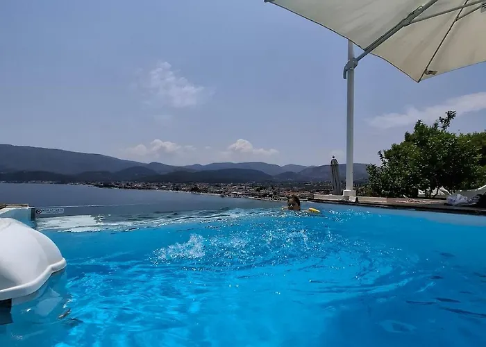 Aiora -infinity Pool On The Cliff -private Вилла