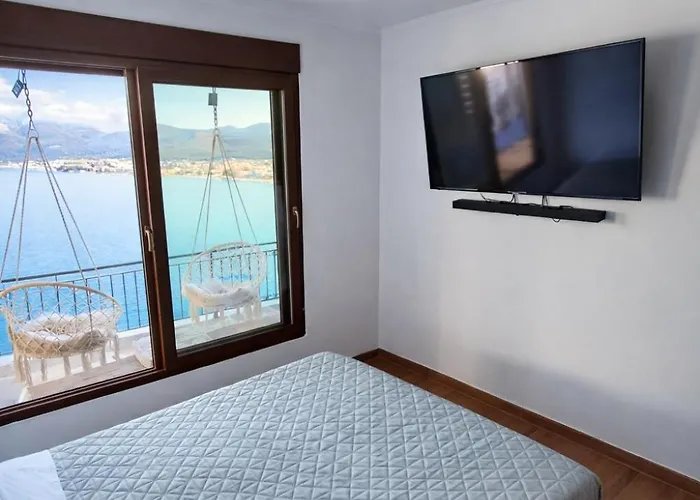 Aiora -infinity Pool On The Cliff -private Вилла