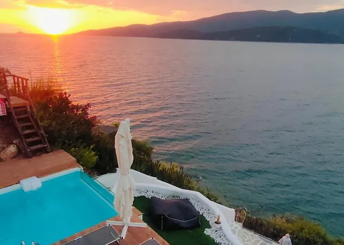 Villa Aiora -infinity Pool On The Cliff -private