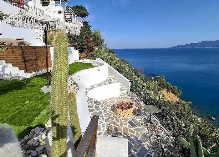 Aiora -infinity Pool On The Cliff -private