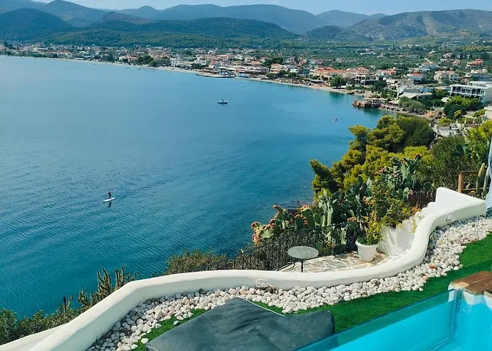Villa Aiora -infinity Pool On The Cliff -private Loutra Oraias Elenis