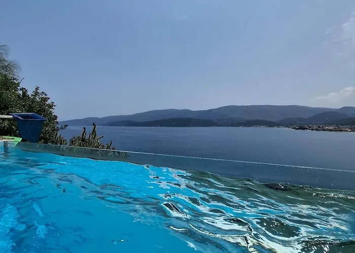 Aiora -infinity Pool On The Cliff -private * Loutra Oraias Elenis