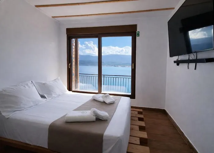 Aiora -infinity Pool On The Cliff -private