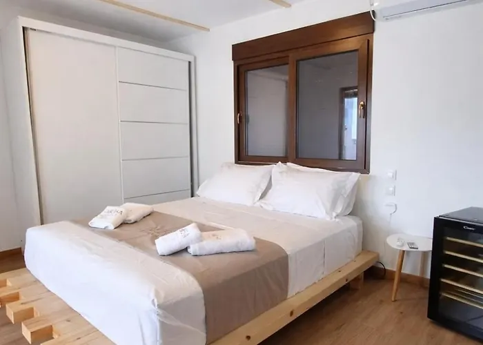 Aiora -infinity Pool On The Cliff -private Вилла Лутра-Ореас-Эленис