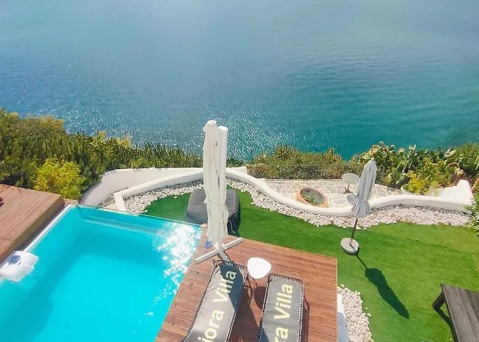 Aiora -infinity Pool On The Cliff -private Вилла