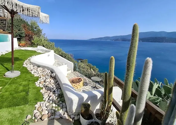 Aiora -infinity Pool On The Cliff -private Вилла